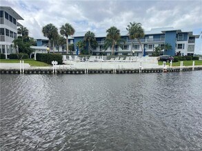 Building Photo - 1858 SW Palm City Rd