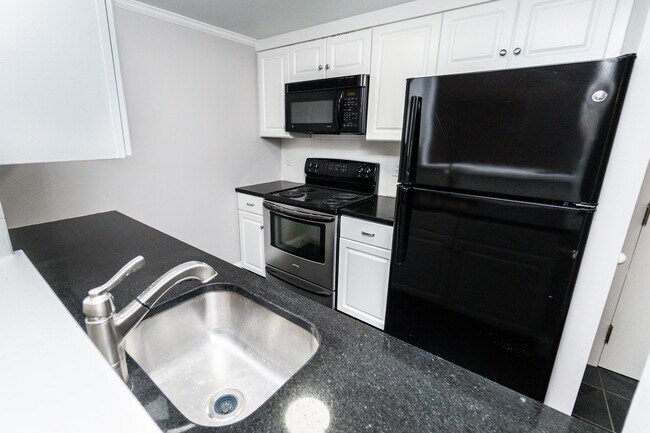 Building Photo - 1933 Commonwealth Ave