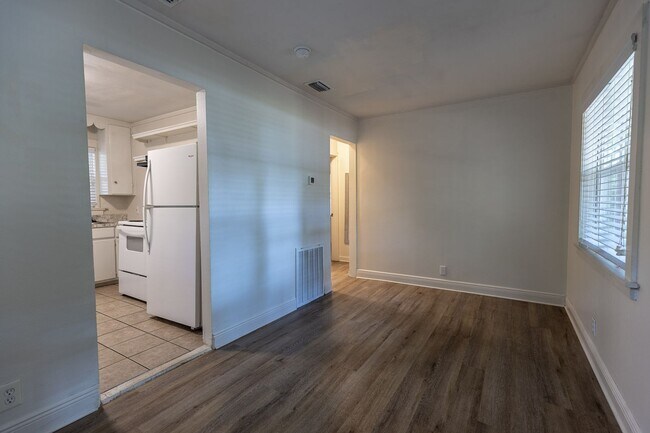 Foto del edificio - PRICE REDUCTION! SCHEDULE A TOUR TODAY! Be...
