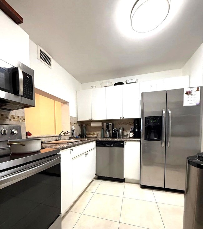 Foto del edificio - 3660 NE 166th St