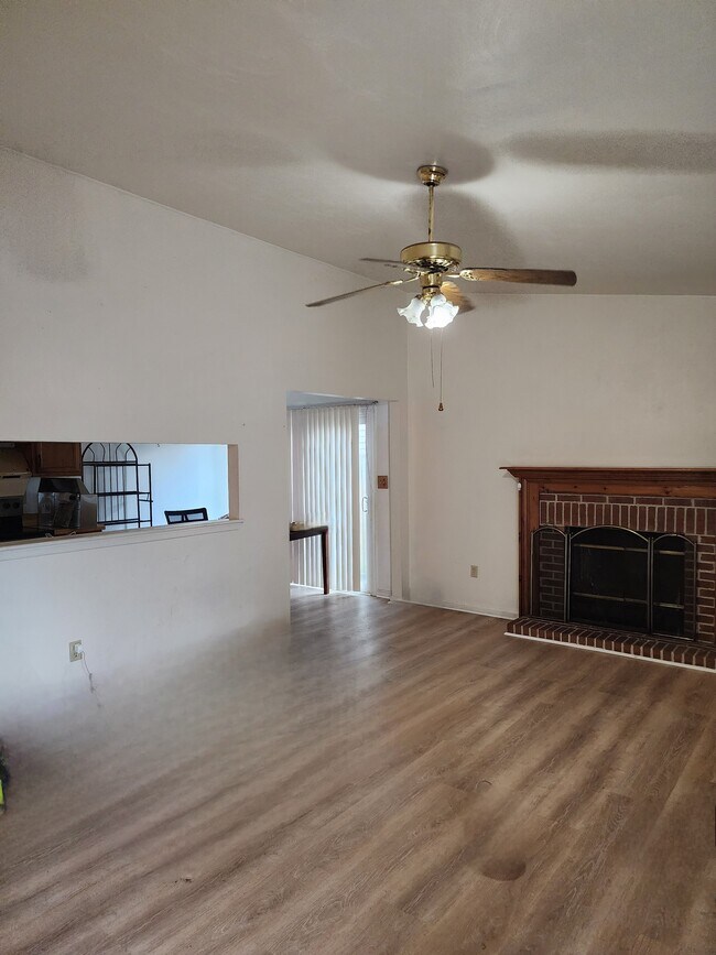 Foto del edificio - 2084 Rock Lake Loop