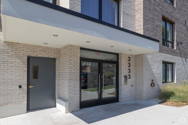 Entrance - 3333 Giles Pl