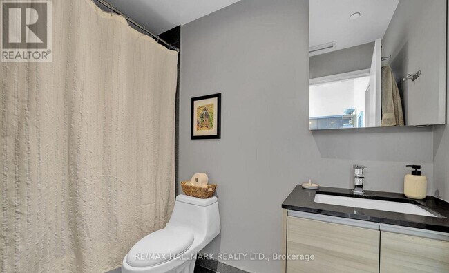 Photo du bâtiment - 1238 Dundas St E