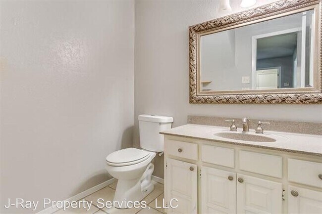 Building Photo - 3 br, 2.5 bath House - 3910 W 6th Street
