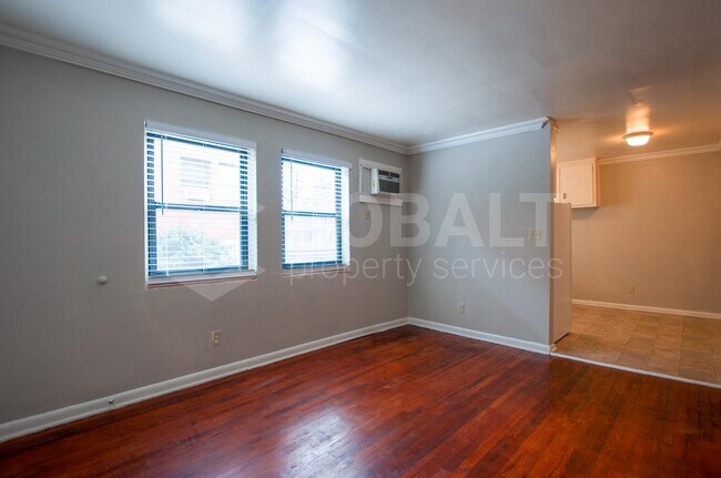 Building Photo - 1009 Greenwood Ave NE