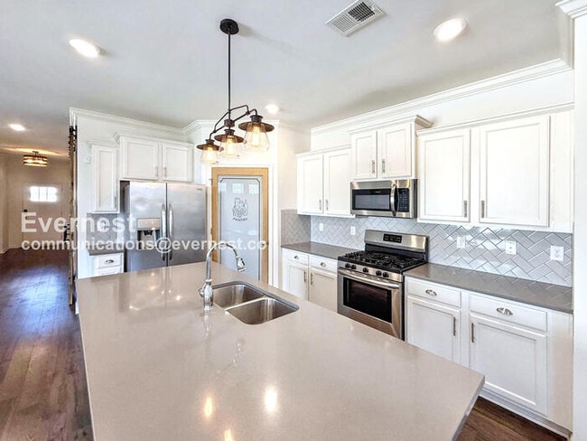 Building Photo - 4008 Park Crossings Dr