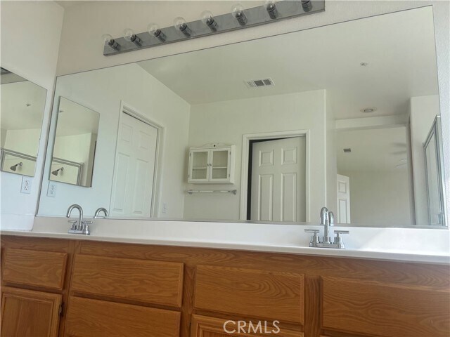 Foto del edificio - 473 N Bloomberry