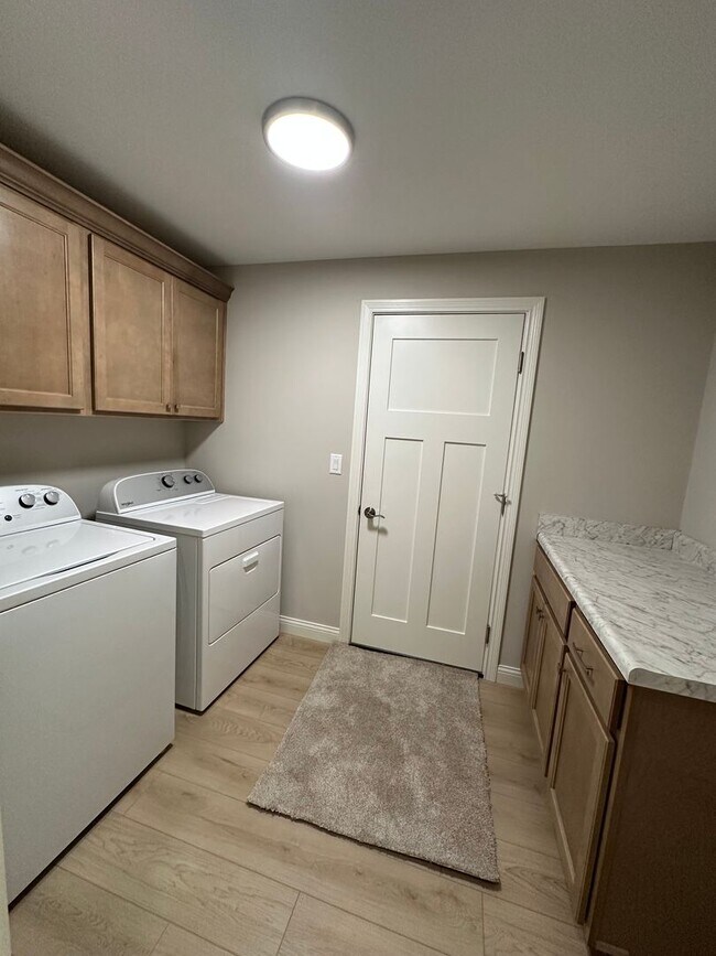 Foto del edificio - Spacious 4-Bedroom Single-Family Home in W...