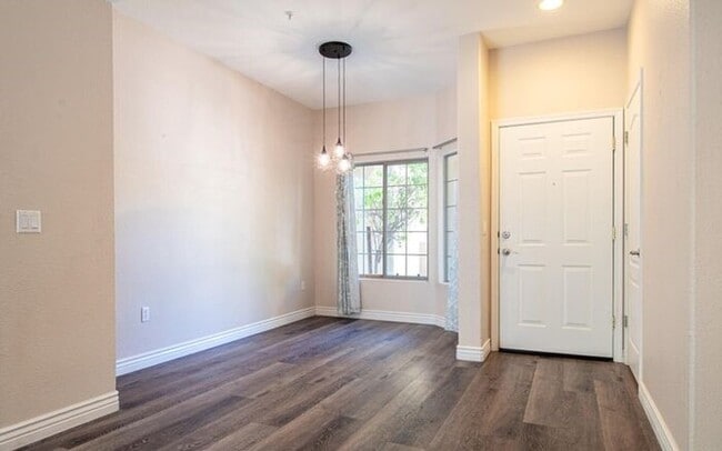 Photo - Gorgeous 2/2.5 condo for rent in Scottsdale.