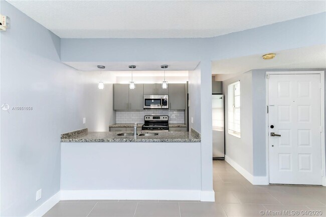 Foto del edificio - 2710 Forest Hills Blvd