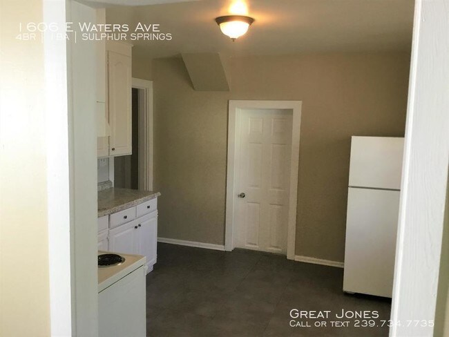 Foto del edificio - 1606 E Waters Ave