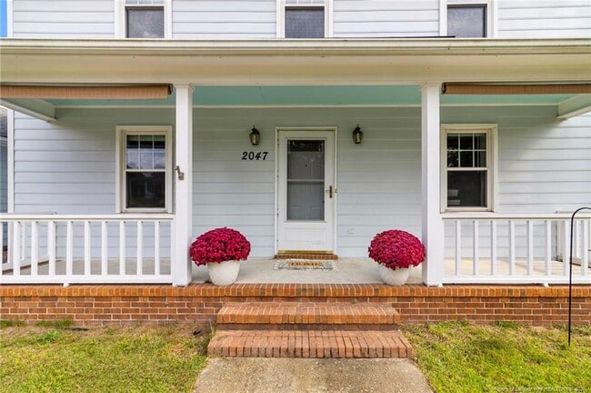 Building Photo - 2047 Birchcreft Dr