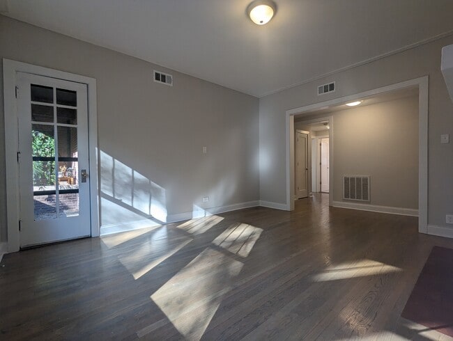 Foto del edificio - 2524 N Kedzie Blvd