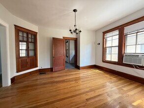 Building Photo - 35A Kingston St