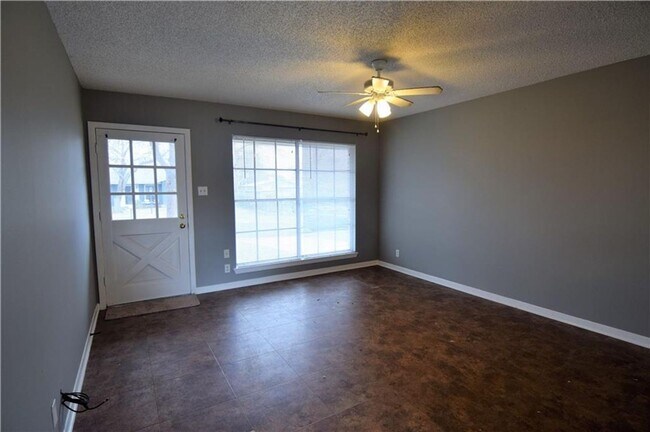 Building Photo - 6702 Esther Dr