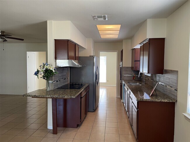 Foto del edificio - 8830 Sharpcrest St