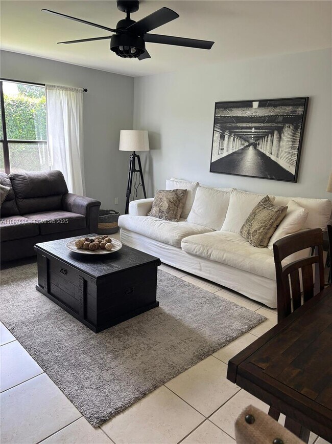 Building Photo - 13055 Albright Ct