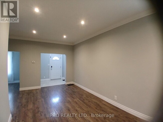 Photo du bâtiment - 49 E 9th St