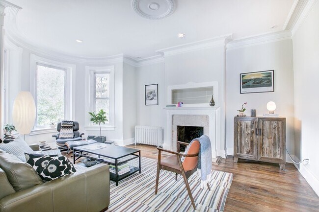 Building Photo - D.C. Dream House!  Classic Architecture, C...