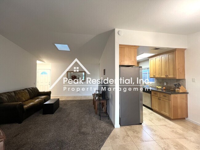 Foto del edificio - Wonderful 3bd/2ba Orangevale Home with 2 C...