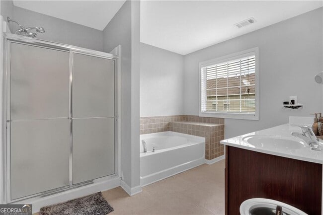 Building Photo - 2145 Waterford Park Dr