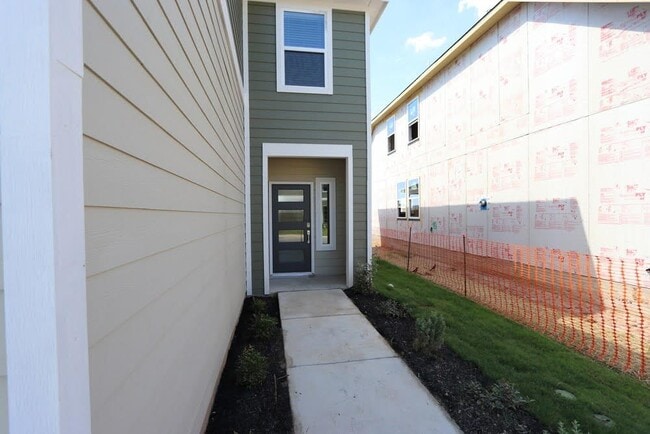 Building Photo - 2901 Mary Elizabeth Dr