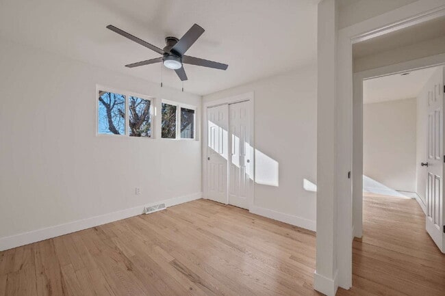 Building Photo - Main Level Three Bedroom Now Ready