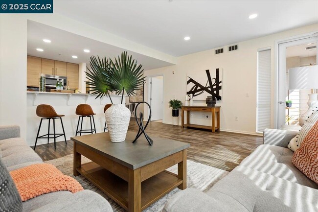 Foto del edificio - 1655 N California Blvd