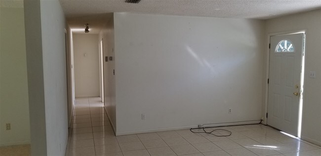 Building Photo - 4210 Flagler Estates Blvd