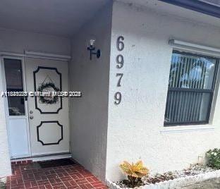 Foto principal - 6979 SW 40th St