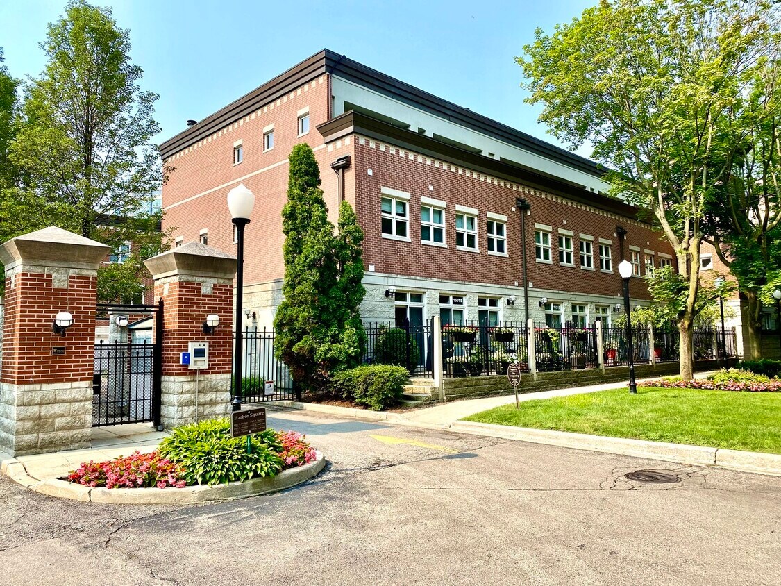 Primary Photo - 1501 S Indiana Ave
