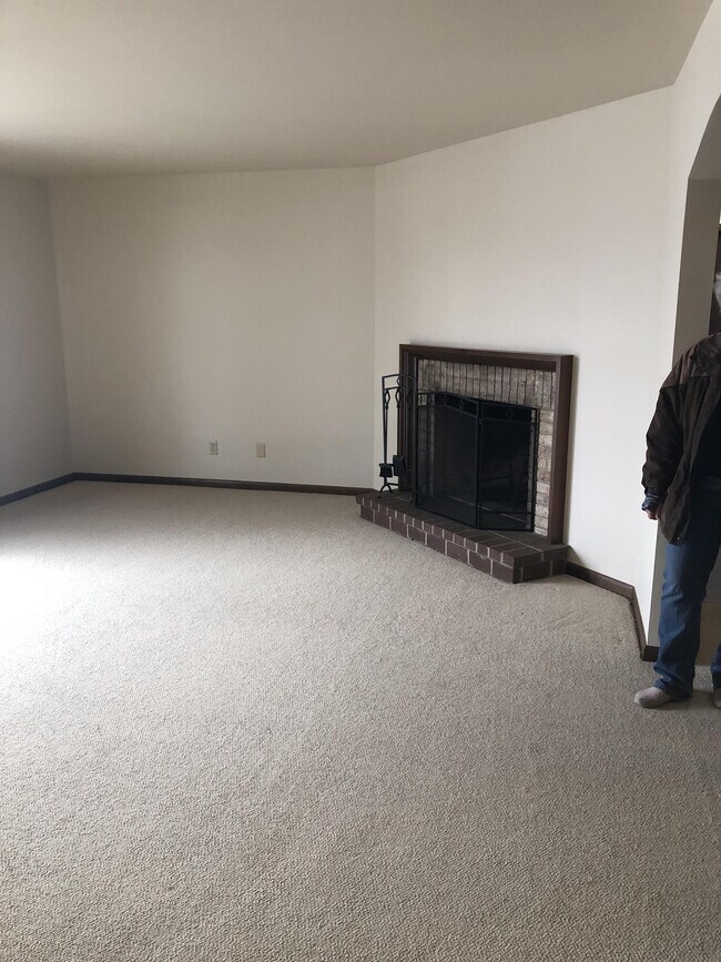 Building Photo - 1620 Camellia Dr