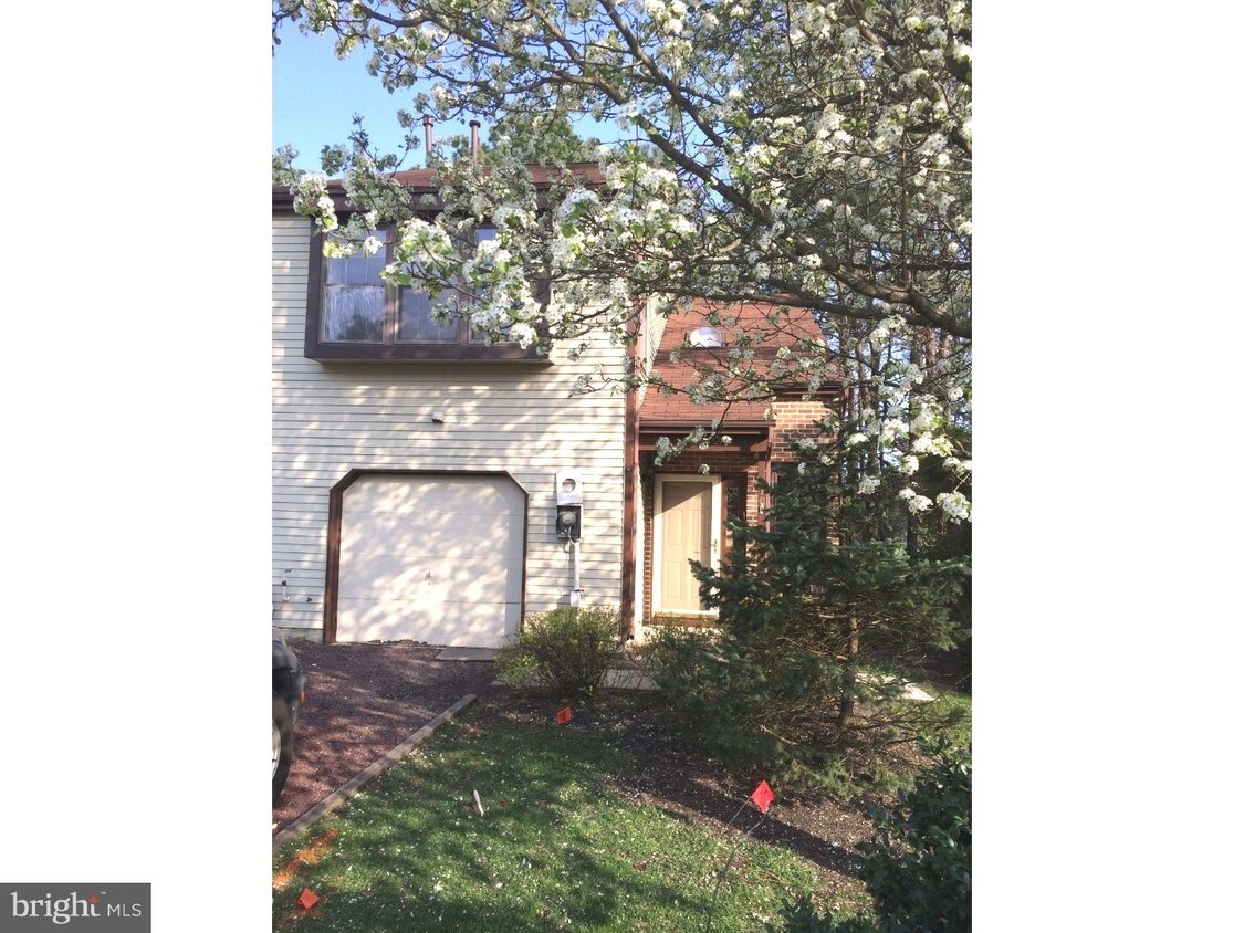 16 Fairway Ct, Evesham, NJ 08053 Townhome Rentals in Evesham NJ
