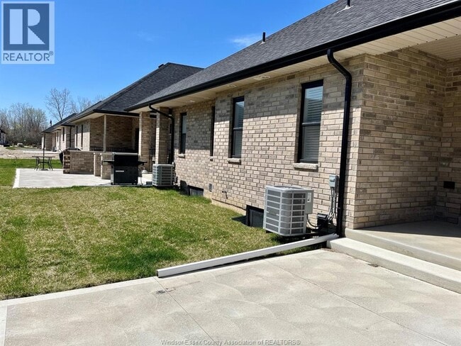 Building Photo - 402 Westcott Rd