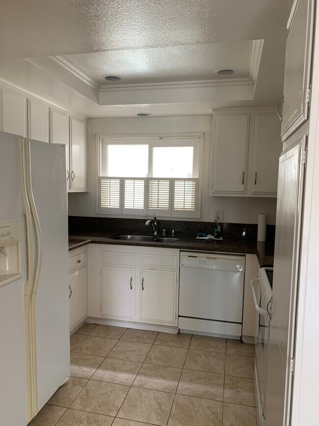 Building Photo - 2392 Via Mariposa W