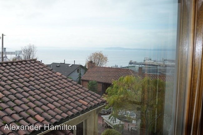 Building Photo - 1127 Olympic Way W