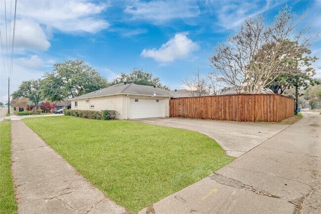 Building Photo - 6349 Highgate Ln