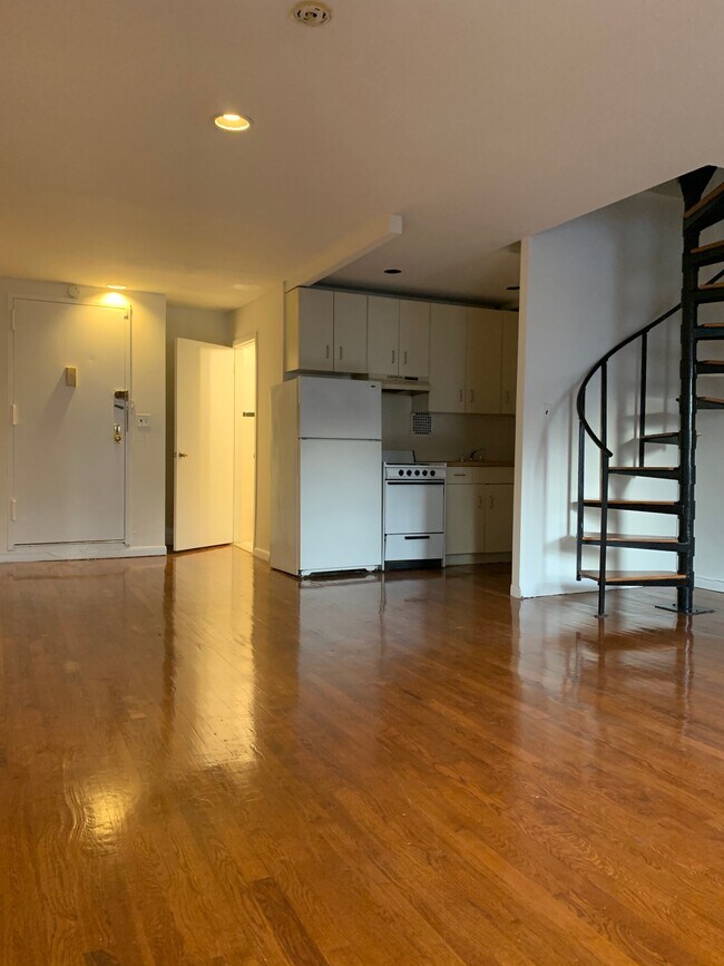 Building Photo - 334 E 55th St