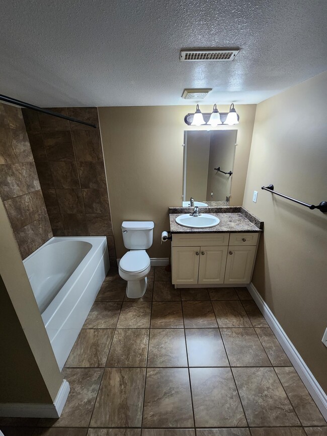 Building Photo - 45848 Verbena Dr