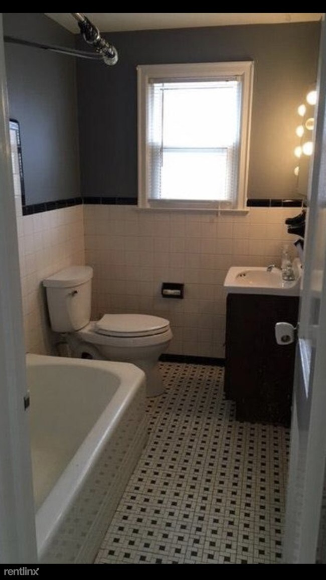 Building Photo - 125 Elmfield St