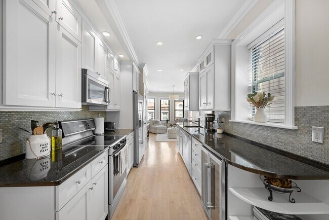 Building Photo - 18 Cooper St