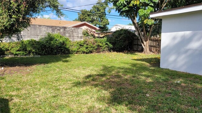 Foto del edificio - 941 NW 99th St