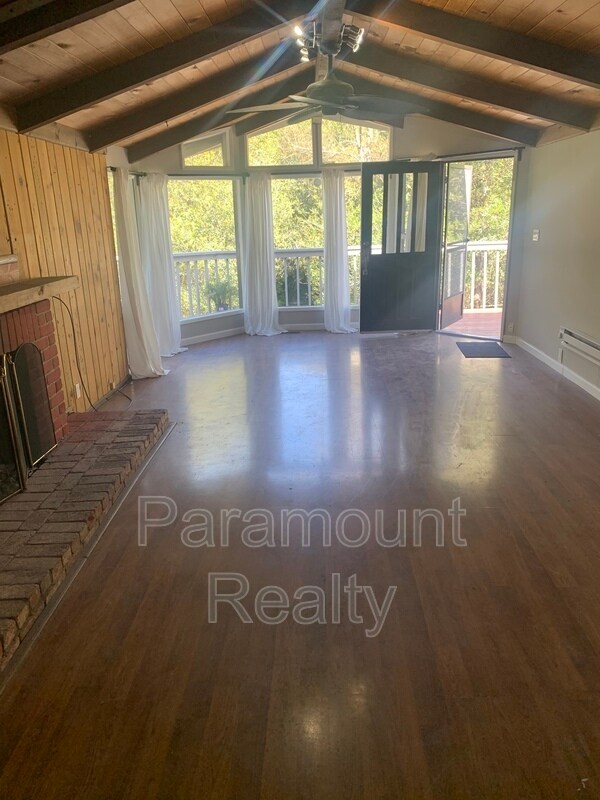 Foto del edificio - 15876 Shannon Rd