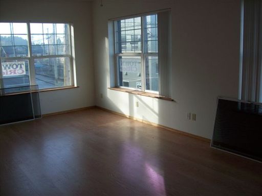 Building Photo - 202 NE 1st St