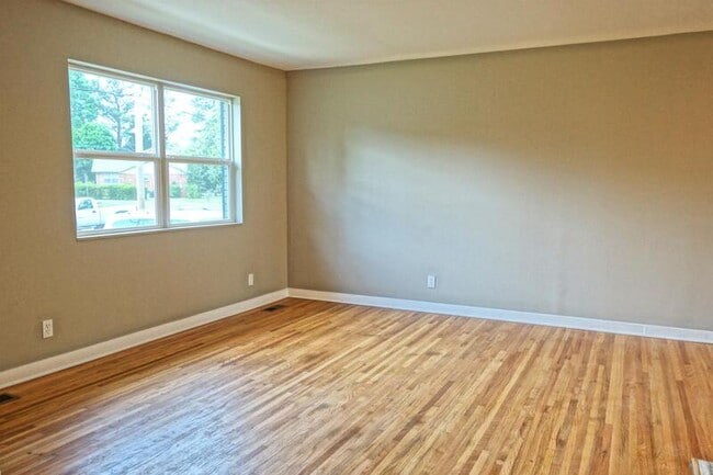 Building Photo - 1206 Oster Dr NW