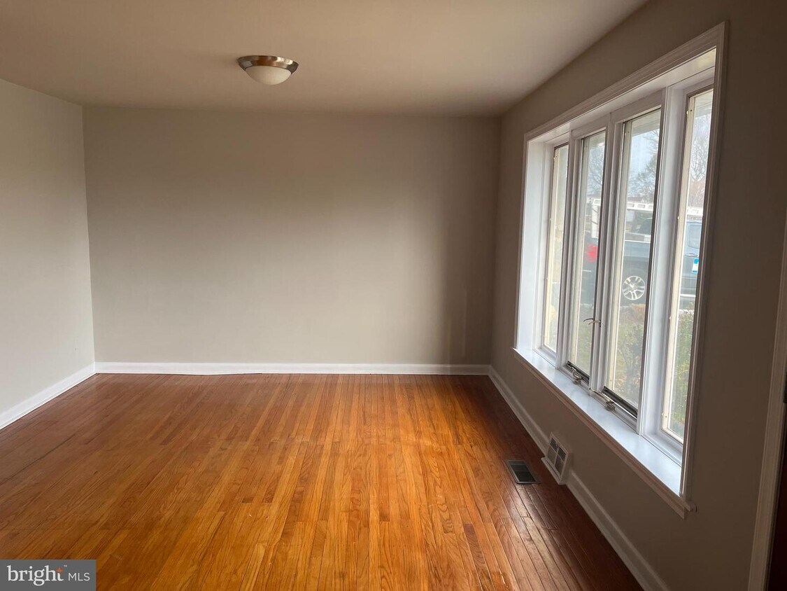 2237 Cambridge Rd, Broomall, PA 19008 House for Rent in Broomall, PA
