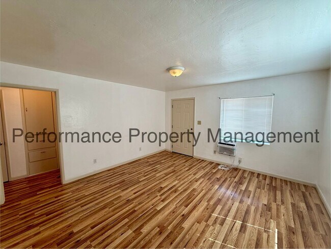 Foto del edificio - 720 Woodrow Ave