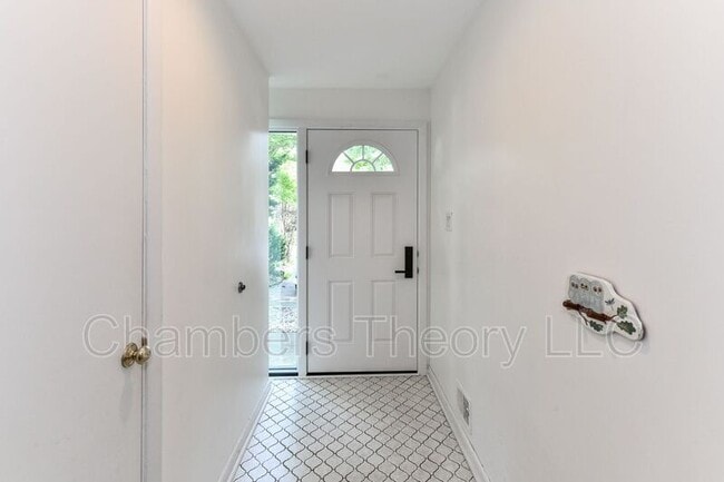 Foto del edificio - 2112 Military Rd