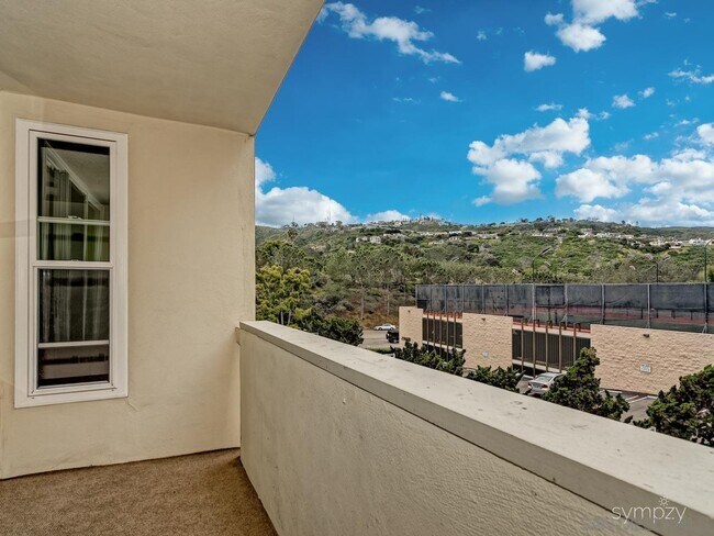 Foto del edificio - 2510 Torrey Pines Rd