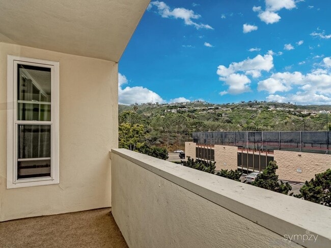 Building Photo - 2510 Torrey Pines Rd